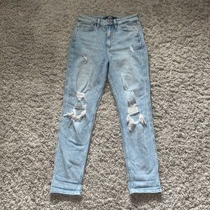 Hollister High Rise Mom Jean Ripped Light Wash 3